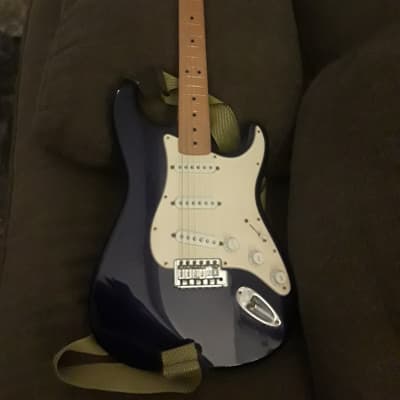 Fender Standard Stratocaster with Maple Fretboard 1998 - 2001 - Midnight Blue image 2