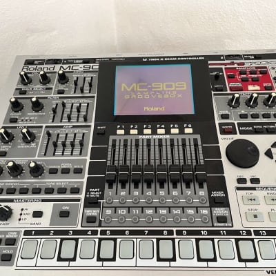 Roland MC-909 Groovebox