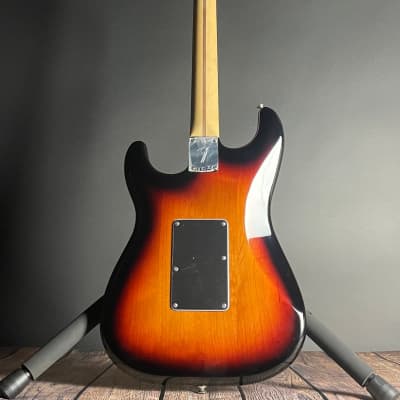 Fender Player Stratocaster w/Floyd Rose, Pau Ferro Fingerboard- 3-Color Sunburst (MX22077322) image 10