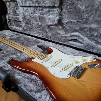 新しいエルメス Fender AmericanProfessional Stratocaster エレキ