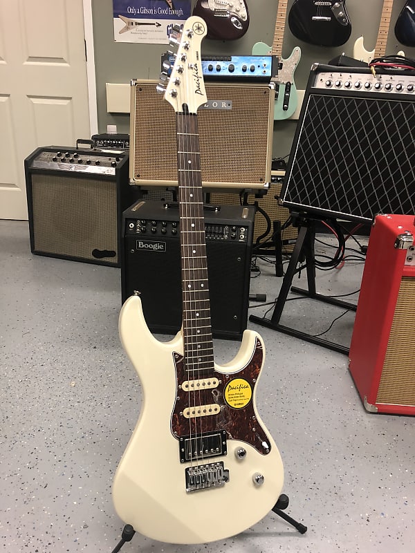2014 Yamaha Pacifica PAC112VCX Electric Guitar Vintage White