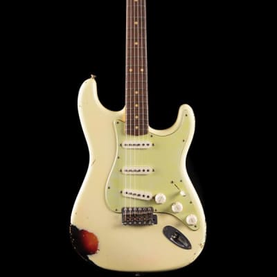 Fender Custom Shop 1960 Stratocaster® Heavy Relic Vintage White over 3-Tone Sunburst (606) - R69606 image 3