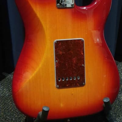 Fender Deluxe Stratocaster 2004 - Gloss Cherry Sunburst image 6