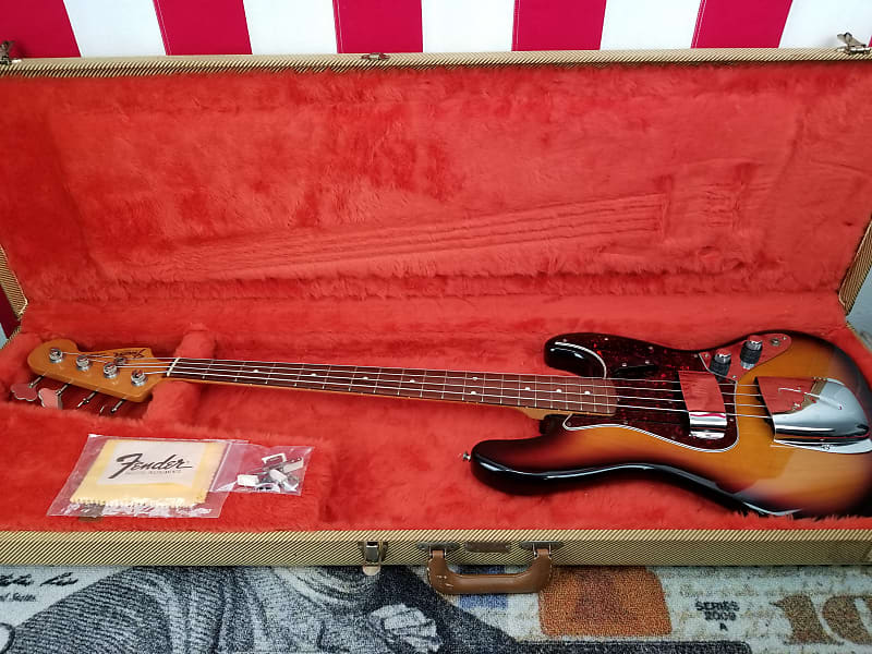 1992 Fender American Vintage '62 Jazz Bass - Super Clean - Tweed Case