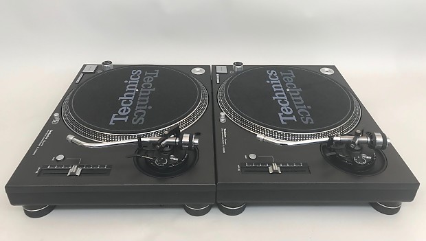2 Technics SL1200 MK5-K in Excellent Condition with Original