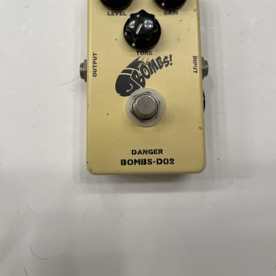 Combat distortion effects, bass guitars, electric guitars