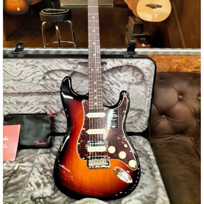 Immagine Fender American Professional II Stratocaster HSS, Rosewood Fingerboard, 3-Color Sunburst - 12
