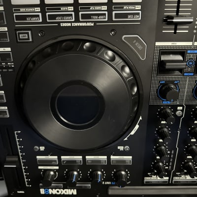 Reloop Mixon 8 Pro 4-Channel DJ Controller 2022 - Present - Black image 6