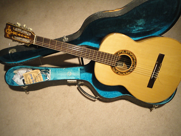 Del vecchio best sale classical guitar