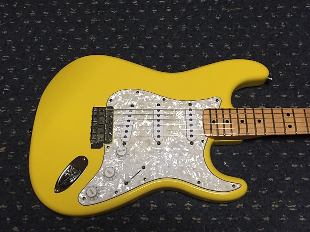 2001 Fender Deluxe Powerhouse Stratocaster Graffiti Yellow - Free Shipping  and Hardshell Case