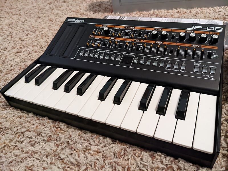 Roland JP08 Synthesizer Sound Module w optional keyboard Roland JP08 Synthesizer Sound Module w optional keyboard
