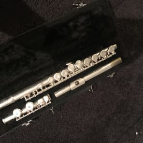 Bundy BFL-300 Closed-Hole Flute with Offset G, C Foot