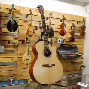 Eastman AC122CE Sapele/Sitka Spruce Grand Auditorium Cutaway with Electronics Natural