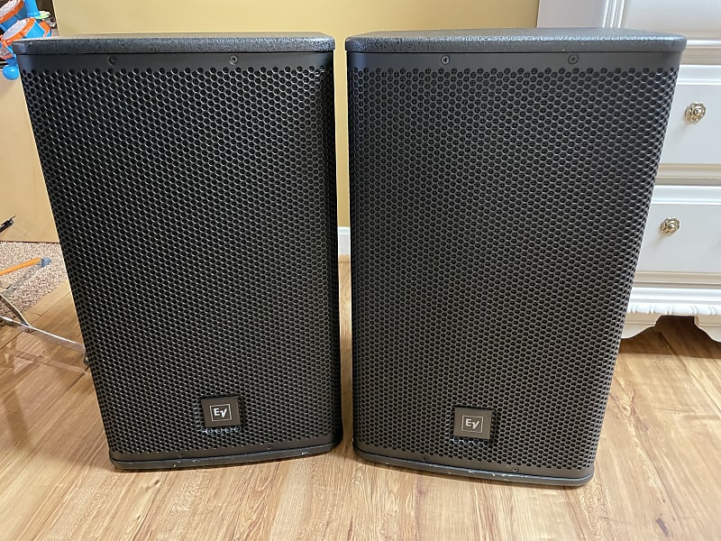 Pair of ElectroVoice ELX112P 12" 2Way Powered Speakers Reverb