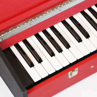 1960s Unknown Vintage Pump Air Organ Keyboard Two-Tone Red & Black Cute Retro Chord Organ Rare image 9