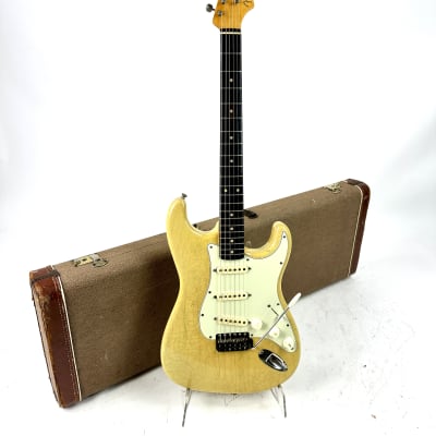 Does this look like a genuine Fender? Priced really well but