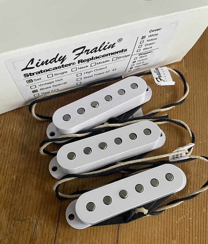 Lindy Fralin Blues Special Pickup Set For Fender Stratocaster White BASE  PLATE