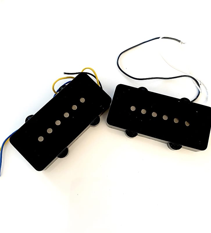 Two V-Mod II single-coil Jazzmaster pickups