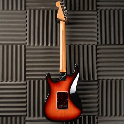 Fender Roadhouse Stratocaster with Rosewood Fretboard 1997 - 3-Color Sunburst image 9