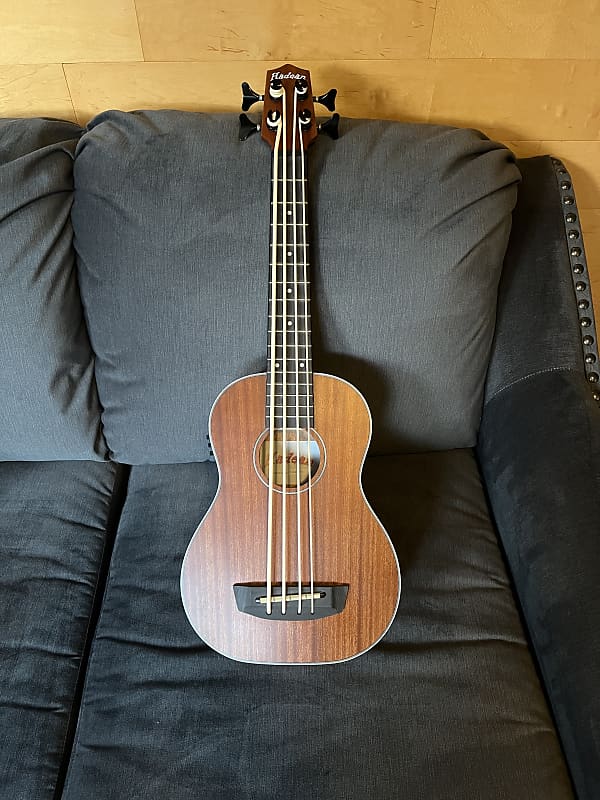 Hadean Bass Uke with builtin pickup Reverb