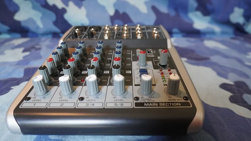 Behringer Xenyx QX602MP3 6-Input Mixer image 1
