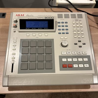 Akai MPC3000 MIDI Production Center 1993 - 2001 - Grey image 1