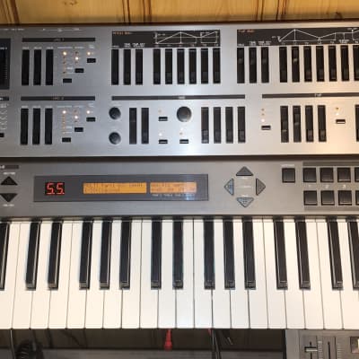 Roland JD-800 61-Key Programmable Synthesizer 1991 - 1995 - Carbon