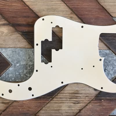 Real Life Relics Genuine Fender® Aged White 62 Precision P Bass® Pickguard 0991361000   [PGM4] image 1