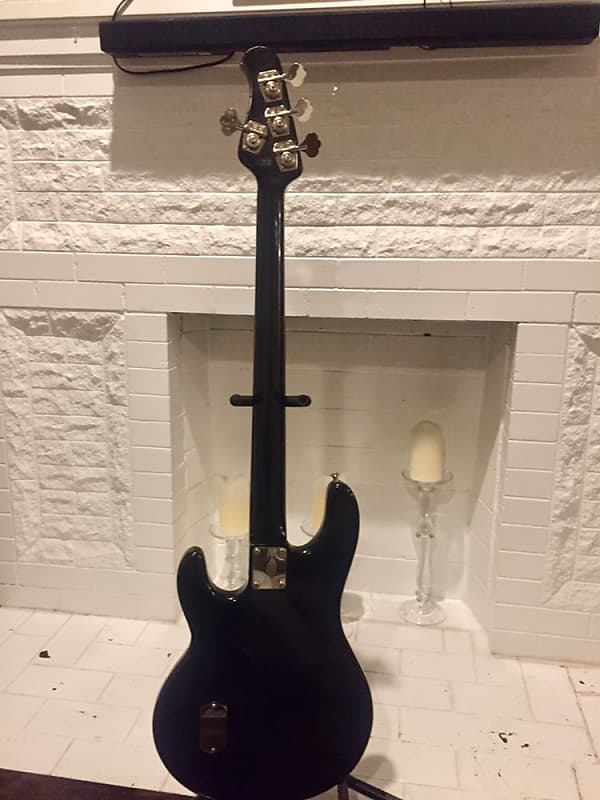 Music Man Cutlass 1 Bass graphite neck 1983 Black