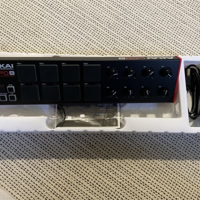 Akai LPD8 MKII MIDI Pad Controller 2022 - Present - Black