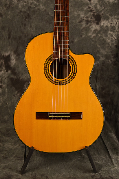 TAKAMINE EG 522 Electric cutaway Nylon Classical Anitique Natural