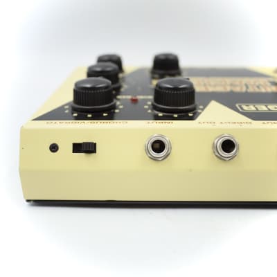 BEHRINGER VM1 Vintage Time Machine Guitar Effect Pedal Used