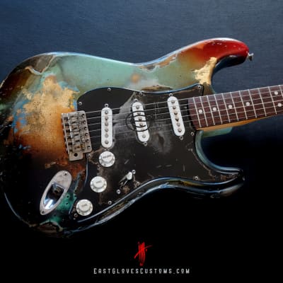 Fender Vintera ‘70s Stratocaster Sulf Green/Gold Leaf Heavy Aged Relic by East Gloves Customs image 5