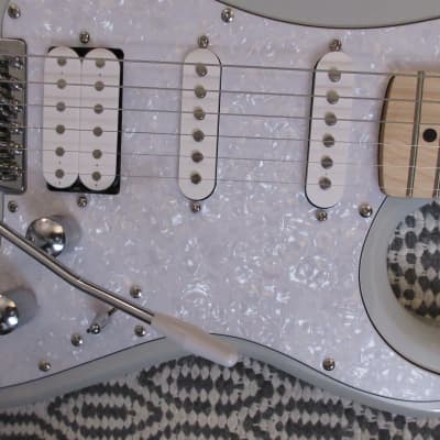 ~Cashified~ Kramer Strat-Style Pewter Rock 'n' Roller image 3