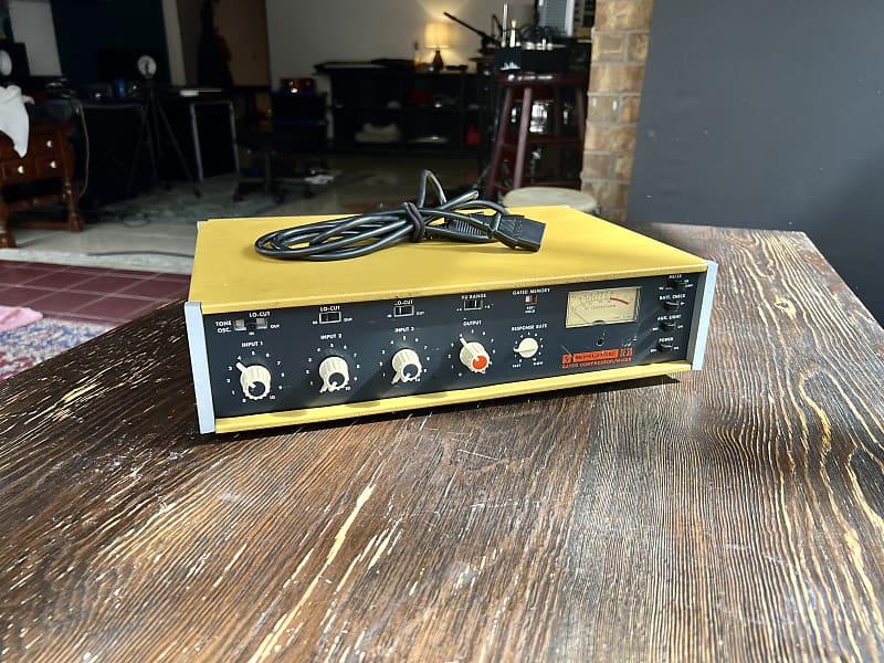 Shure se30 Mid70s Yellow Reverb