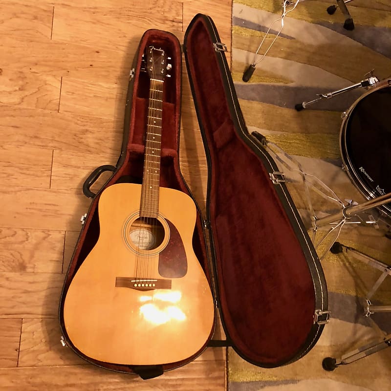 Fender DG7 Acoustic Guitar With Vintage Wood Case, Capo, and Reverb