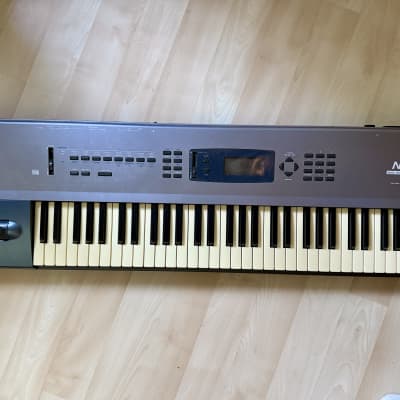 Korg N364 61-Key Music Workstation 1990s - Gray