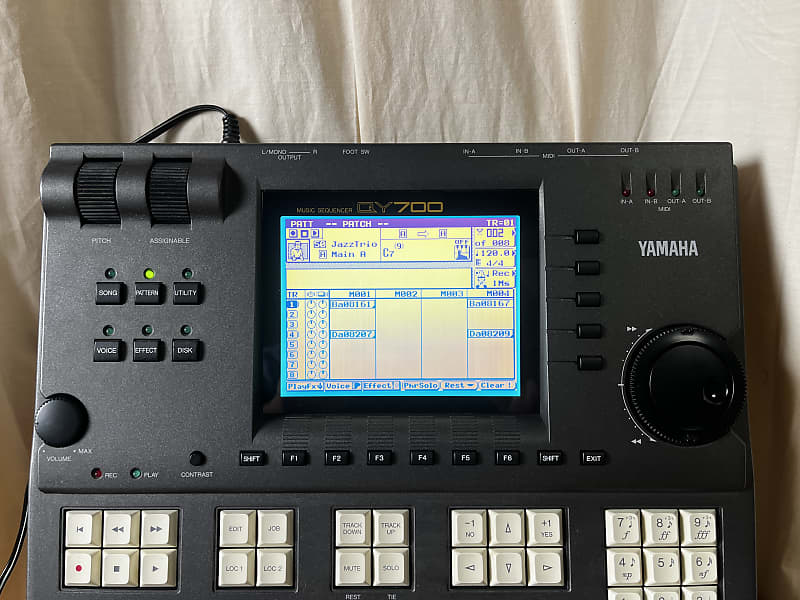 Yamaha QY700 Music Sequencer High-End Sequencer Workstation