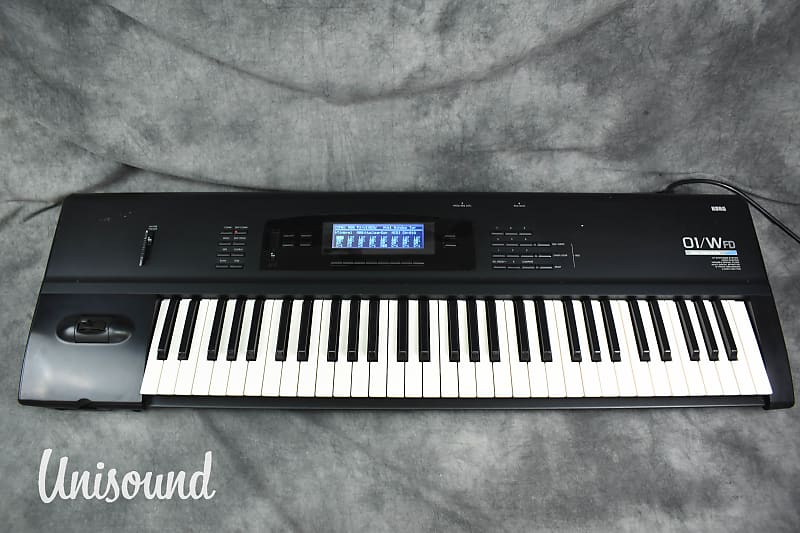 Korg 01/W FD Music Workstation Synthesizer in Very Good Condition