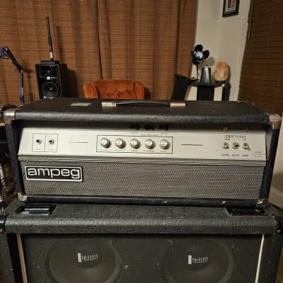 AMPEG V4-B CLASSIC 100 Watts Tubes - Tête d'ampli basse