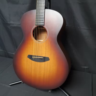 NEW Breedlove USA Concert Moon Light Sitka Spruce/Mahogany with Electronics for sale
