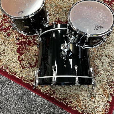 Yamaha 3pc Absolute Hybrid Maple Pure Black Drum Set image 3