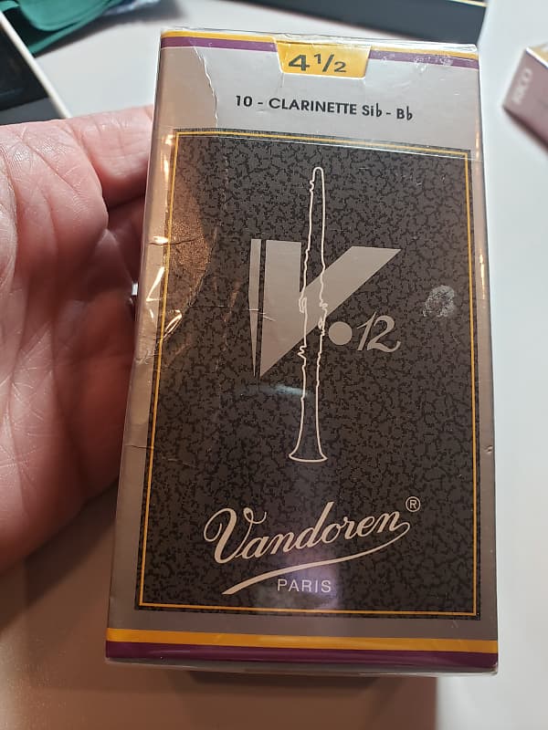 Vandoren CR1945 V12 Bb Clarinet Reeds - Strength 4.5 (Box of 10) image 1