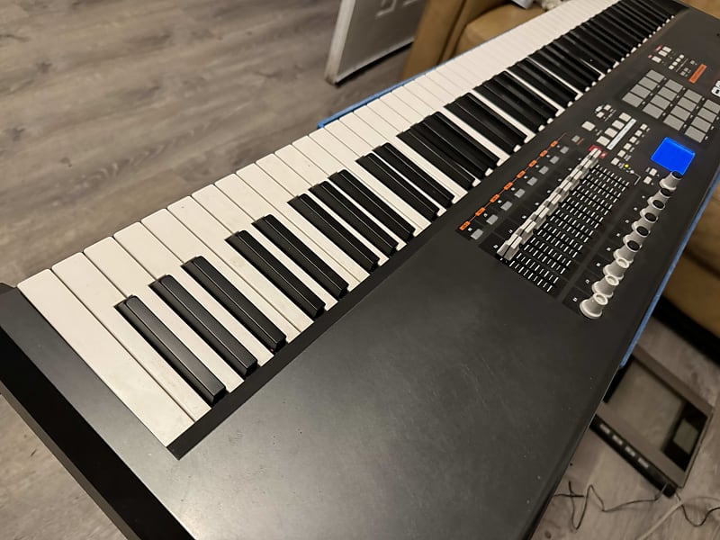 Akai MPK88