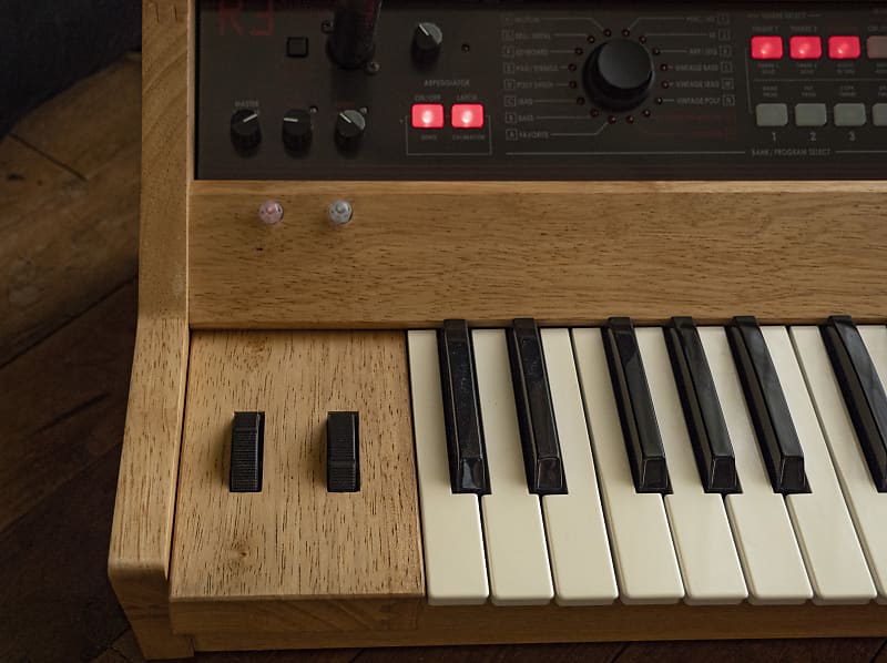 Unique Korg R3 synthesizer in a custom wooden high quality