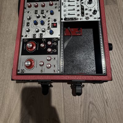 Dark Modular 6U 208hp red Eurorack Case - Red image 2