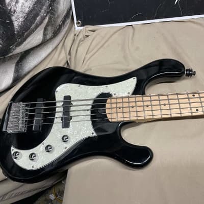 Dean Hillsboro 5 V J-Style 5-String Bass Black image 2