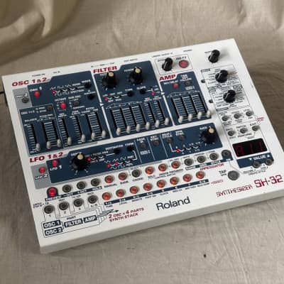 Roland SH-32 Synthesizer 4-part multitimbral desktop synth module New battery!!