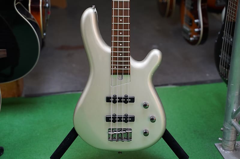 美品 FERNANDES GRAVITY 4X ベース ギター 4弦 シルバー 美品 FERNANDES GRAVITY 4X ベース ギター 4弦 シルバー - メルカリ