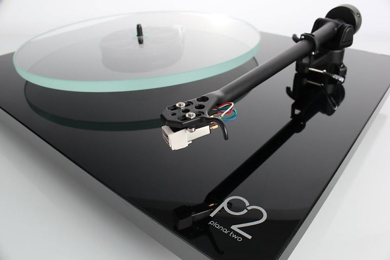 Rega Planar 2 Turntable with RB220 Tonearm and Carbon MM Cartridge - Black image 1